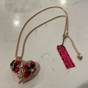 NWT BETSEY JOHNSON heart and flower Necklace